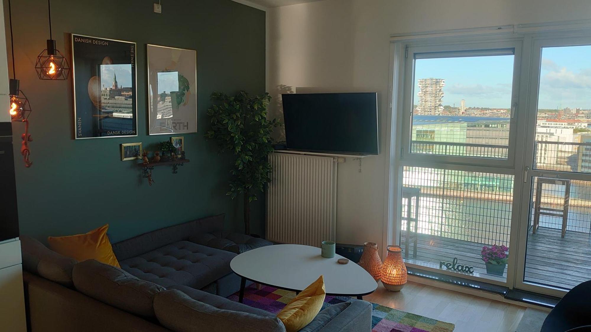 Exclusive Waterfront - 12th Floor