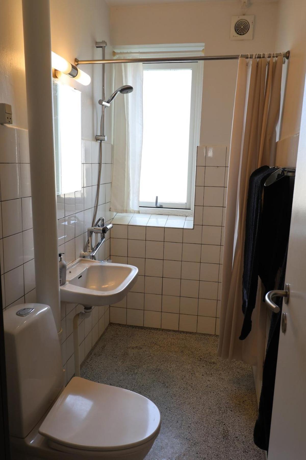 Cosy Near City, Beach, Metro & Airport Apartment