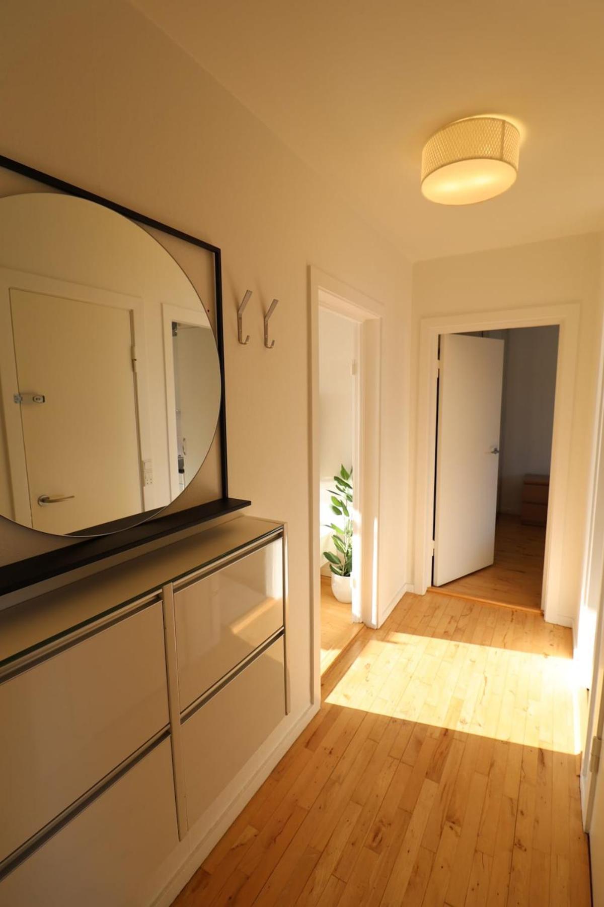 Cosy Near City, Beach, Metro & Airport Apartment *