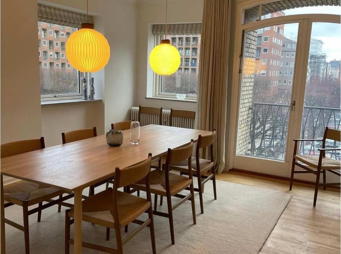 Prestige - Near Amalienborg Copenhague