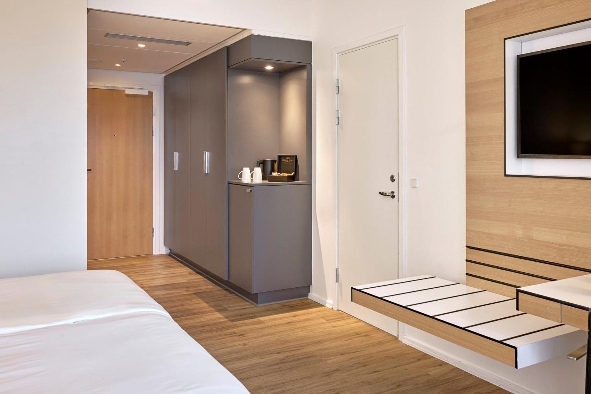 Crowne Plaza Towers By Ihg 4*