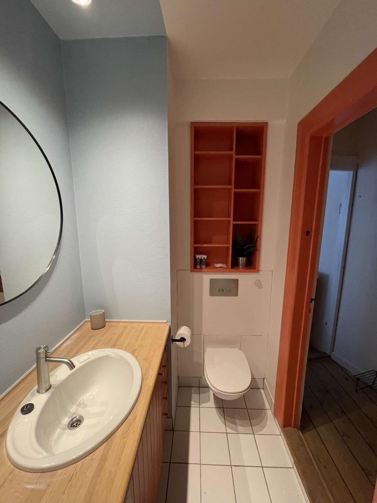 Amazing 2-bedroom By The Lakes Appartamento