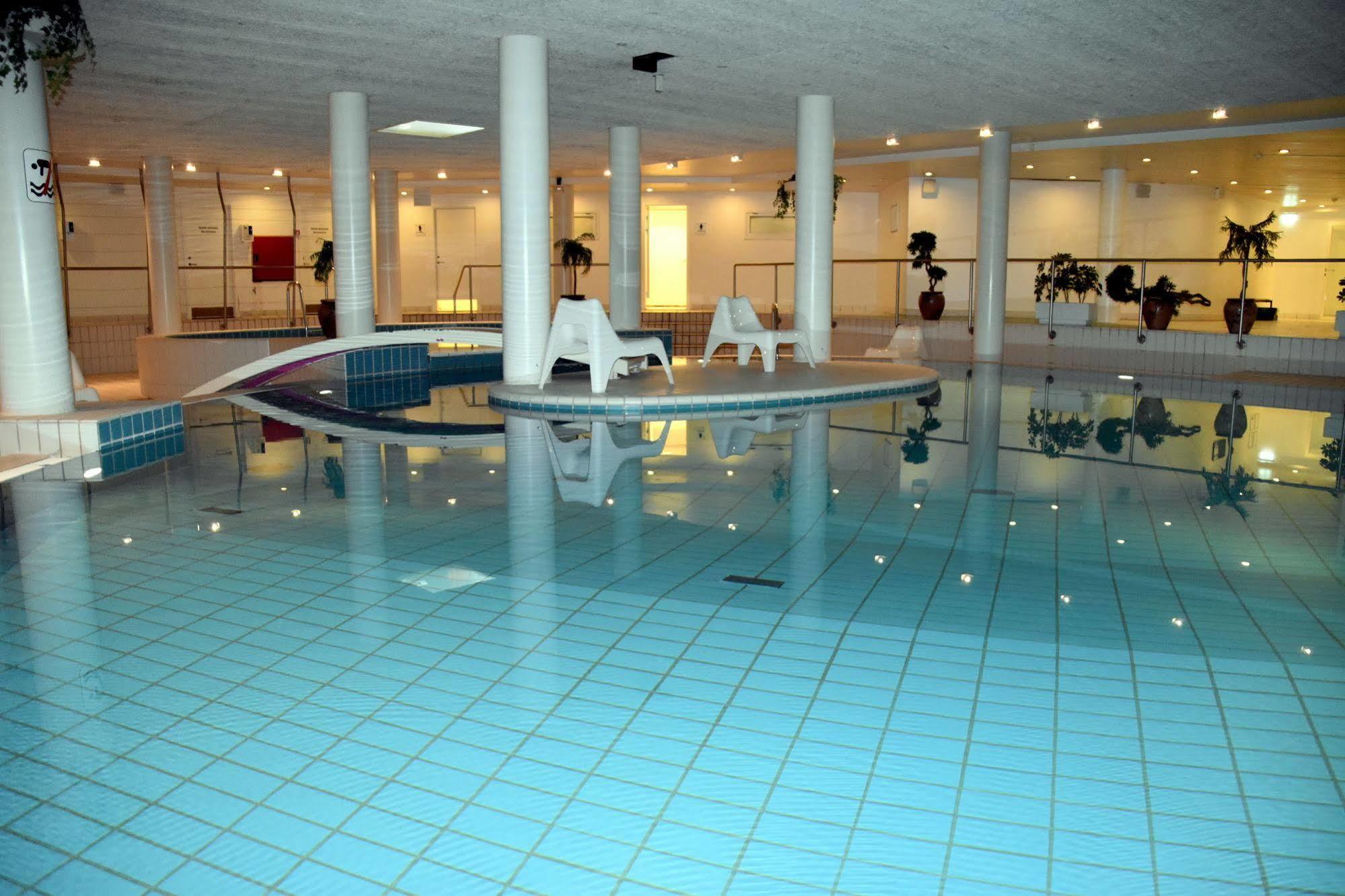 Western Park Globetrotter Airport Hotel
