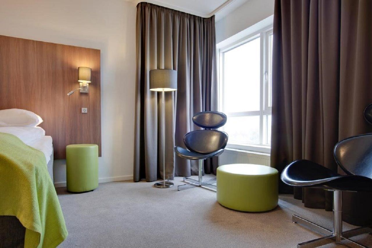 Western Park Globetrotter Airport Hotel
