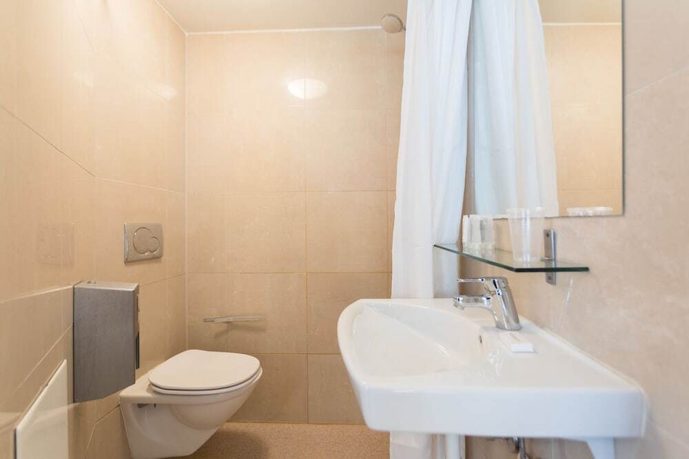 Hotel A