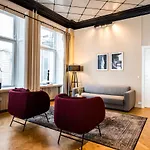 Huge Newly Redecorated Luxury Home
