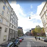 Cozy 2-Bedroom Apartment In Elegant Osterbro