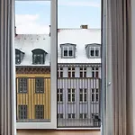 Sanders Monarch - Charming One-Bedroom Apartment With Two Balconies