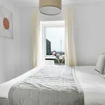 Sanders Arena - Lovely Three-Bedroom Apartment Close To Metro Station