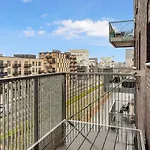 Sanders Arena - Lovely Three-Bedroom Apartment Close To Metro Station