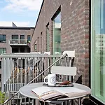 Sanders Arena - Adorable Two-Bedroom Apartment Close To Metro Station