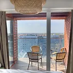 New Danish Design Flat - 10 Minutes To City Centre