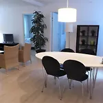 Modern 2-Bedroom Apartment In Historic City Center