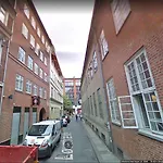 Modern 2-Bedroom Apartment In Historic City Center