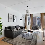 Sanders Field\'S - Chic Three-Bedroom Apartment Townhouse With Private Terrace