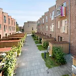 Sanders Field\'S - Chic Three-Bedroom Apartment Townhouse With Private Terrace