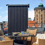 Sanders Leaves - Cute One-Bedroom Apartment With A Large Rooftop Terrace