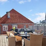 Sanders Leaves - Cute One-Bedroom Apartment With A Large Rooftop Terrace
