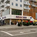 Sanders Arena - Charming Three-Bedroom Apartment Close To Metro Station