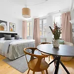 Sanders Central - Cute Studio In The Middle Of It All