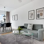Sanders Arena - Inviting Two Bedroom Apartment Close To Metro Station