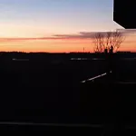 Vaerelse I Naturen Og Taet Pa City