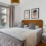 Sanders Constantin - Chic Two-Bedroom Apartment With Balcony