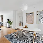 Sanders Constantin - Chic Two-Bedroom Apartment With Balcony