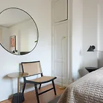 Famous Lakes Apt - City Central