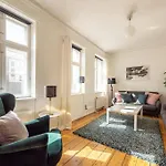 White Douplex Charm: Big Flat In The City Centre