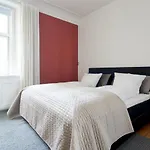 Famous Lakes Apt - City Central