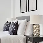 Sanders Central - Cute One-Bedroom Apartment In The Middle Of It All