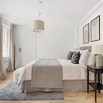 Sanders Central - Cute One-Bedroom Apartment In The Middle Of It All