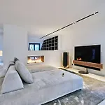 Luxurious 2 Bedroom Penthouse