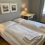 Bright 2-Bedroom Apartment In Elegant Osterbro