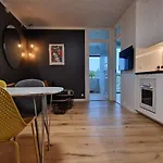 Modern, Fully Equipped Flat