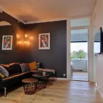 Modern, Fully Equipped Flat