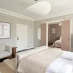 Stylish 4 Bedroom Flat In Cph City