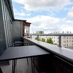 Beautiful 3 Bedroom Flat Near Shopping & Metro