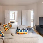 Rare 4Br Apartment W Unique Details In Cph City