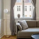 Large Flat With Canal View In Central Cph City