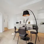 Nyrenoveret Designerbolig I Hjertet Af Kobenhavn K