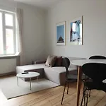 Nice 1-Bed In A Cosy Neighborhood