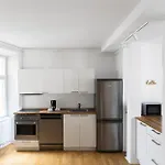 Charming City Apartment W. 2-Bedrooms
