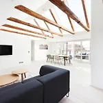 2-Bed Penthouse With Elevator And Private Terrace