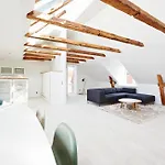 2-Bed Penthouse With Elevator And Private Terrace