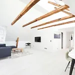 2-Bed Penthouse With Elevator And Private Terrace