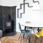 Beautiful 2-Bed Apartment.