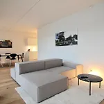 Fantastic 2-Bed W Balcony In North Habour