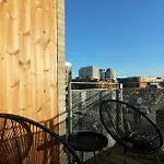 Fantastic 3-Bed Wbalcony In North Harbour